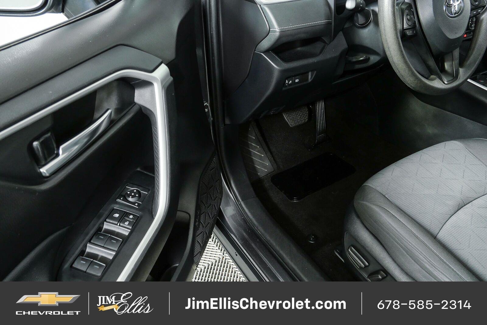 Used 2024 Toyota RAV4 XLE FWD image 8