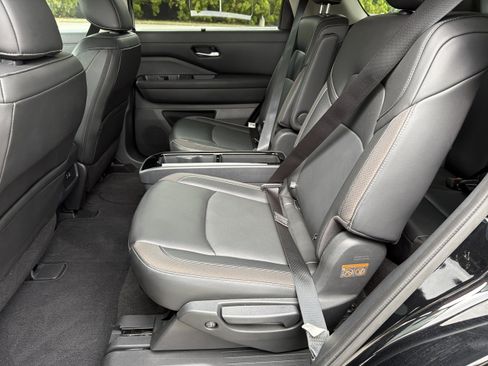 Used 2024 Nissan Pathfinder SL w/ SL Premium Package FWD image 24