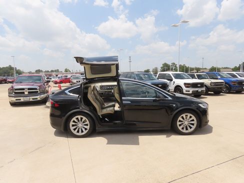 Used 2017 Tesla Model X 75D AWD/4WD image 10