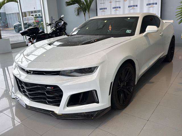 Used 2020 Chevrolet Camaro ZL1 RWD image 2