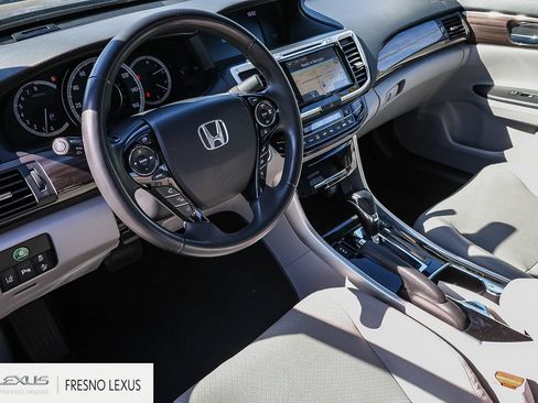 Used 2017 Honda Accord Touring image 19