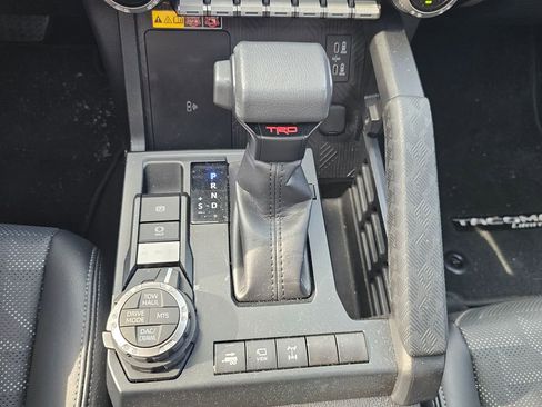 Used 2024 Toyota Tacoma TRD Off-Road w/ TRD Off Road Premium Package AWD/4WD image 8