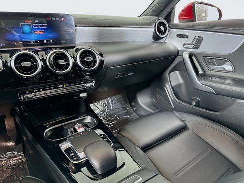 Used 2020 Mercedes-Benz CLA 250 w/ Premium Package image 27