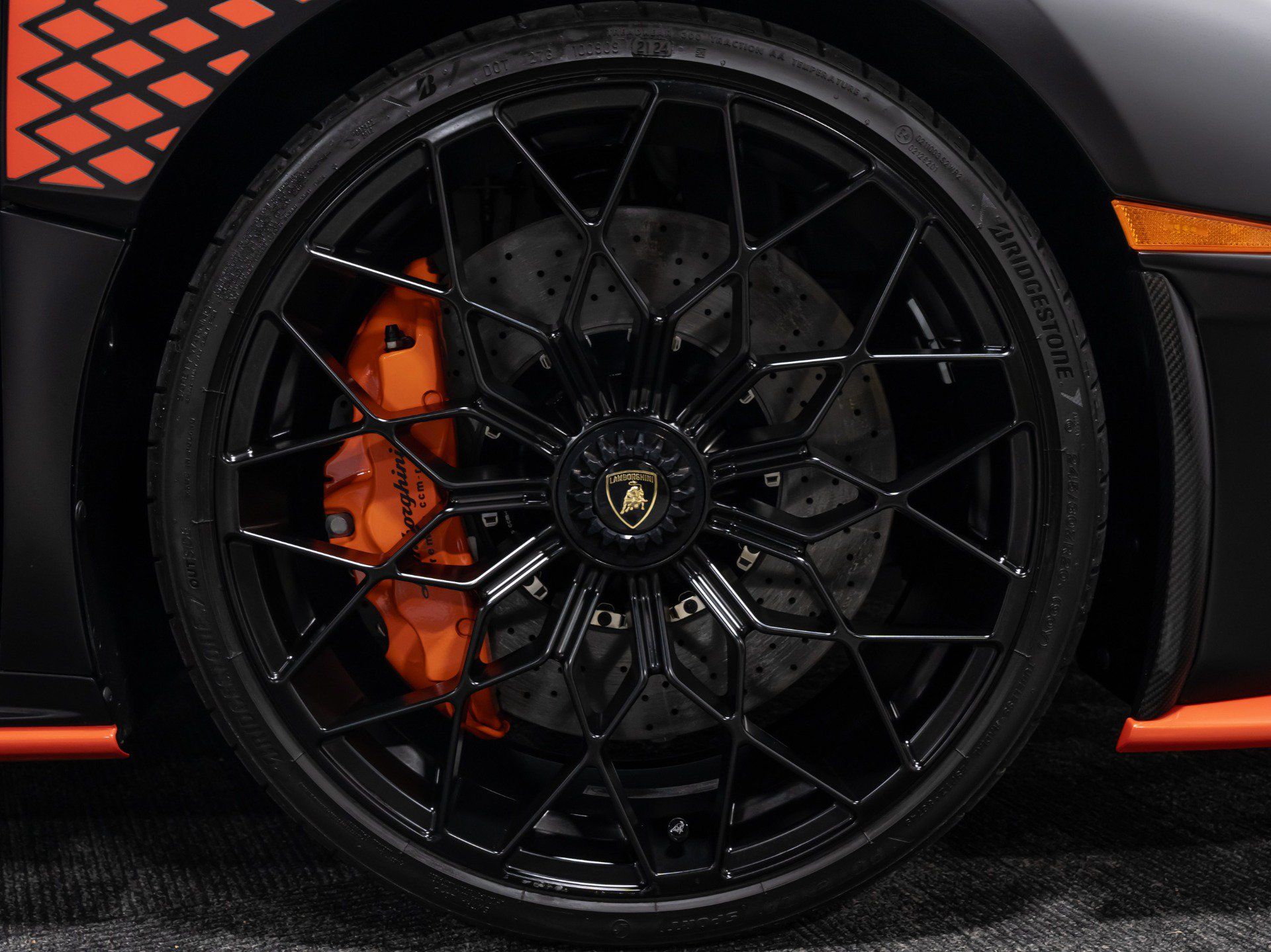 Used 2024 Lamborghini Huracan STO RWD image 48
