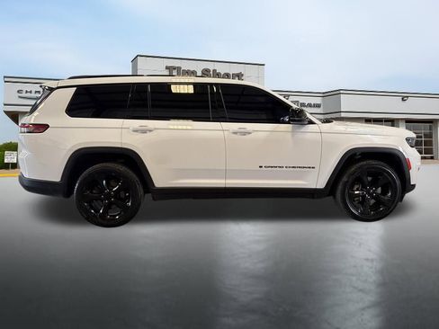 Used 2023 Jeep Grand Cherokee L Laredo image 12