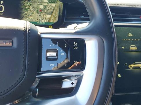 Used 2023 Land Rover Range Rover SE image 25