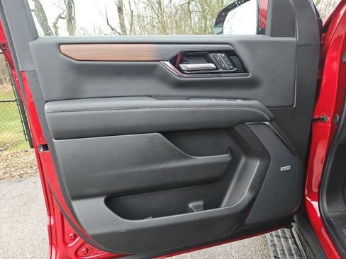 New 2026 GMC Yukon XL Denali w/ Sun & Power Step Package AWD/4WD image 11