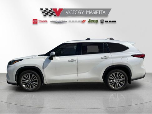 Used 2021 Toyota Highlander Platinum AWD/4WD image 2