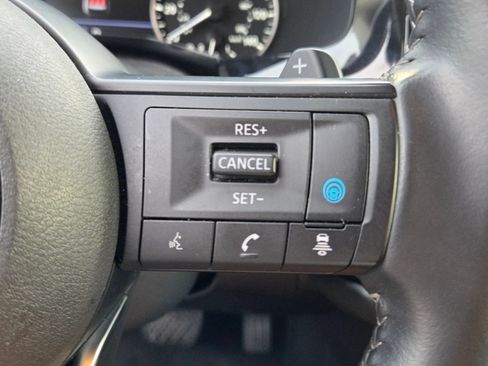 Used 2025 Nissan Pathfinder SV FWD image 25