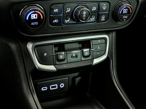 Used 2024 GMC Terrain SLE w/ Driver Convenience Package FWD image 23