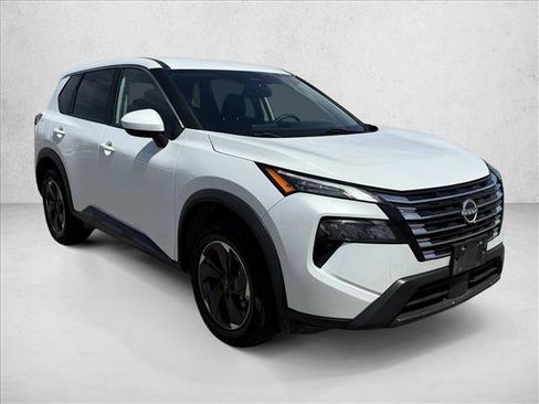 Used 2024 Nissan Rogue SV FWD image 3
