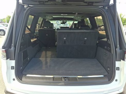 Used 2023 Jeep Grand Wagoneer Series III AWD/4WD image 30