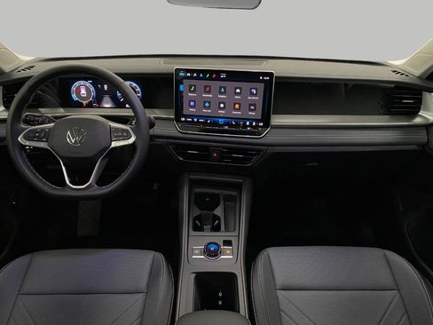 New 2025 Volkswagen Tiguan SE image 21