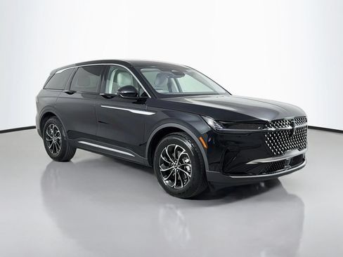 Used 2026 Lincoln Nautilus Premier AWD/4WD image 3