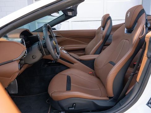 Used 2024 Ferrari Roma Spider RWD image 33