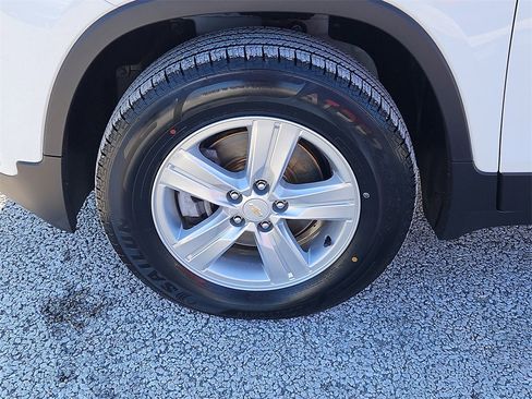 Certified 2022 Chevrolet Trax LS w/ Tint and Cruise Package image 7