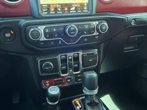 Used 2023 Jeep Wrangler Unlimited Rubicon 4xe AWD/4WD image 15