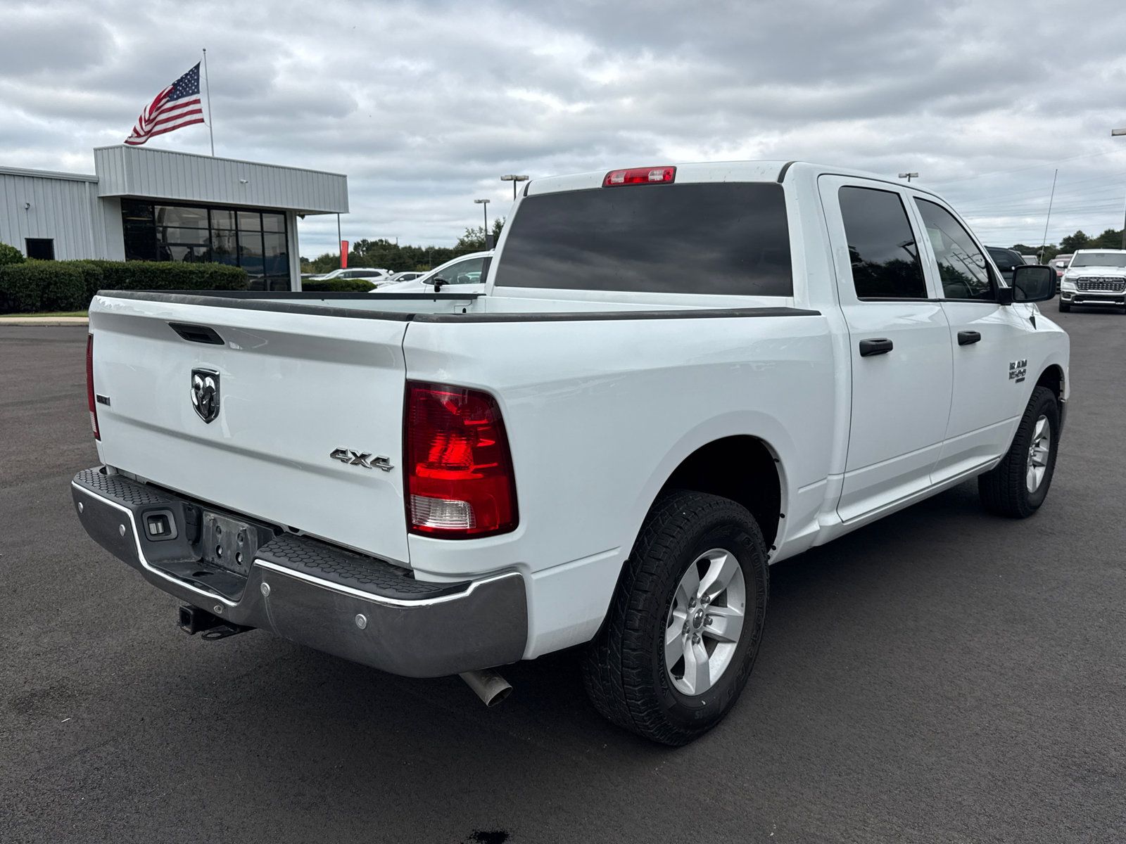 Used 2022 RAM 1500 Classic SLT w/ Electronics Group AWD/4WD image 5