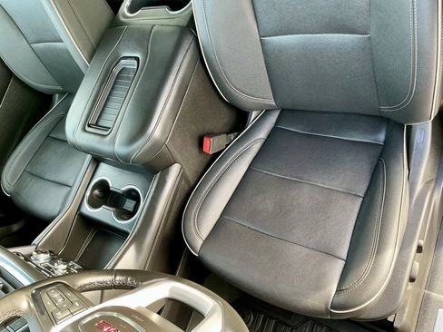 Used 2023 GMC Yukon SLT image 43