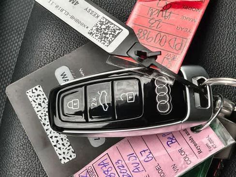 Used 2023 Audi Q7 Premium w/ Convenience Package image 21