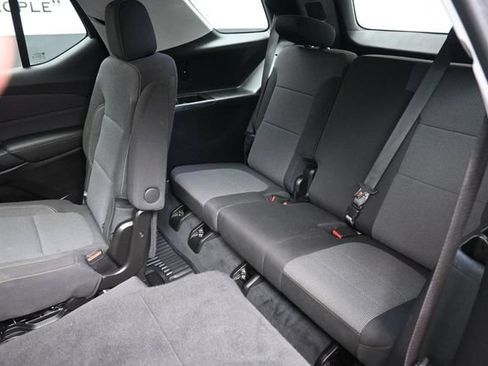 Used 2021 Chevrolet Traverse LT FWD image 32