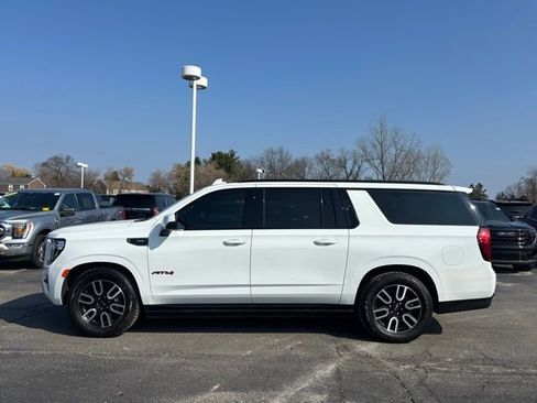 Used 2024 GMC Yukon XL AT4 w/ AT4 Premium Plus Package AWD/4WD image 8