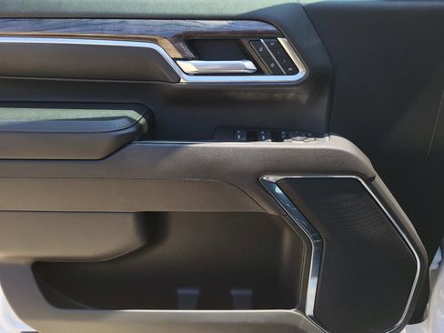 Used 2024 Chevrolet Silverado 2500 LTZ AWD/4WD image 16