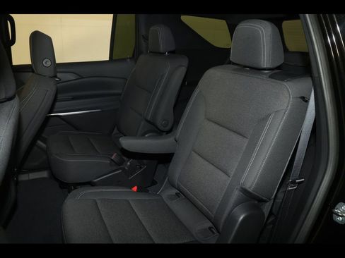 Used 2025 Chevrolet Traverse LT AWD/4WD image 31