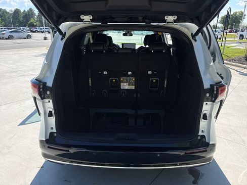 Used 2025 Toyota Sienna Limited FWD image 33