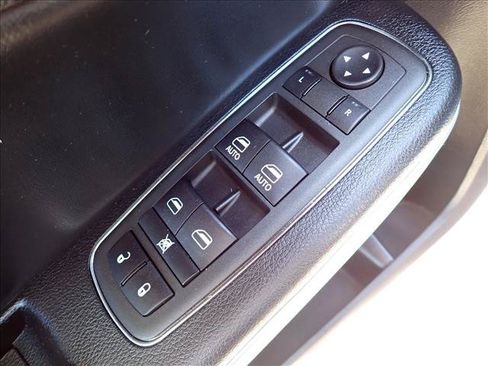 Used 2022 Chrysler 300 Touring L w/ Comfort Group AWD/4WD image 15