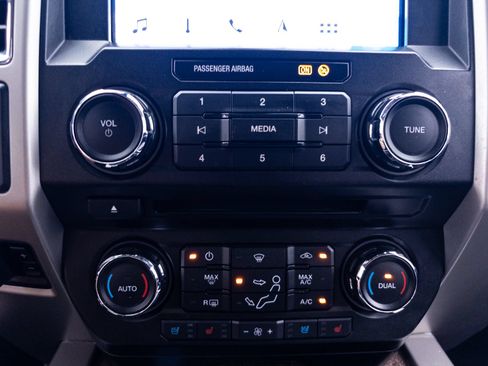 Used 2018 Ford F350 Lariat w/ Lariat Ultimate Package AWD/4WD image 31