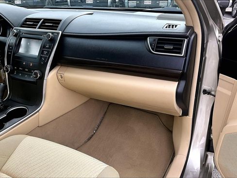Used 2016 Toyota Camry LE image 15