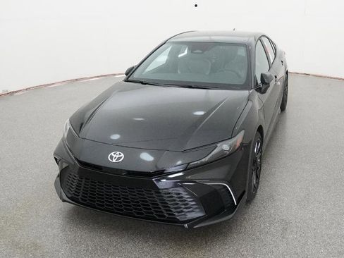 Used 2026 Toyota Camry SE image 3
