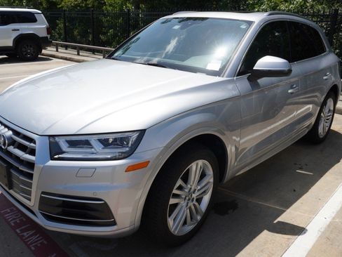 Used 2019 Audi Q5 2.0T Premium Plus w/ Premium Plus Package AWD/4WD image 5