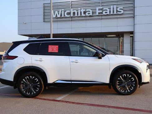 Certified 2026 Nissan Rogue Platinum w/ Platinum Premium Package AWD/4WD image 5