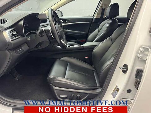 Used 2023 Genesis G70 2.0T image 12