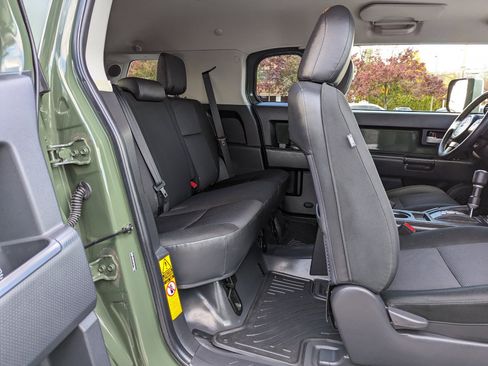 Used 2014 Toyota FJ Cruiser 4WD w/ Upgrade Package image 37