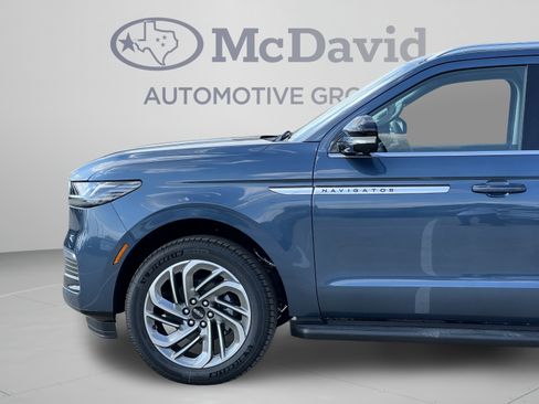 New 2027 Lincoln Navigator Premiere RWD image 27