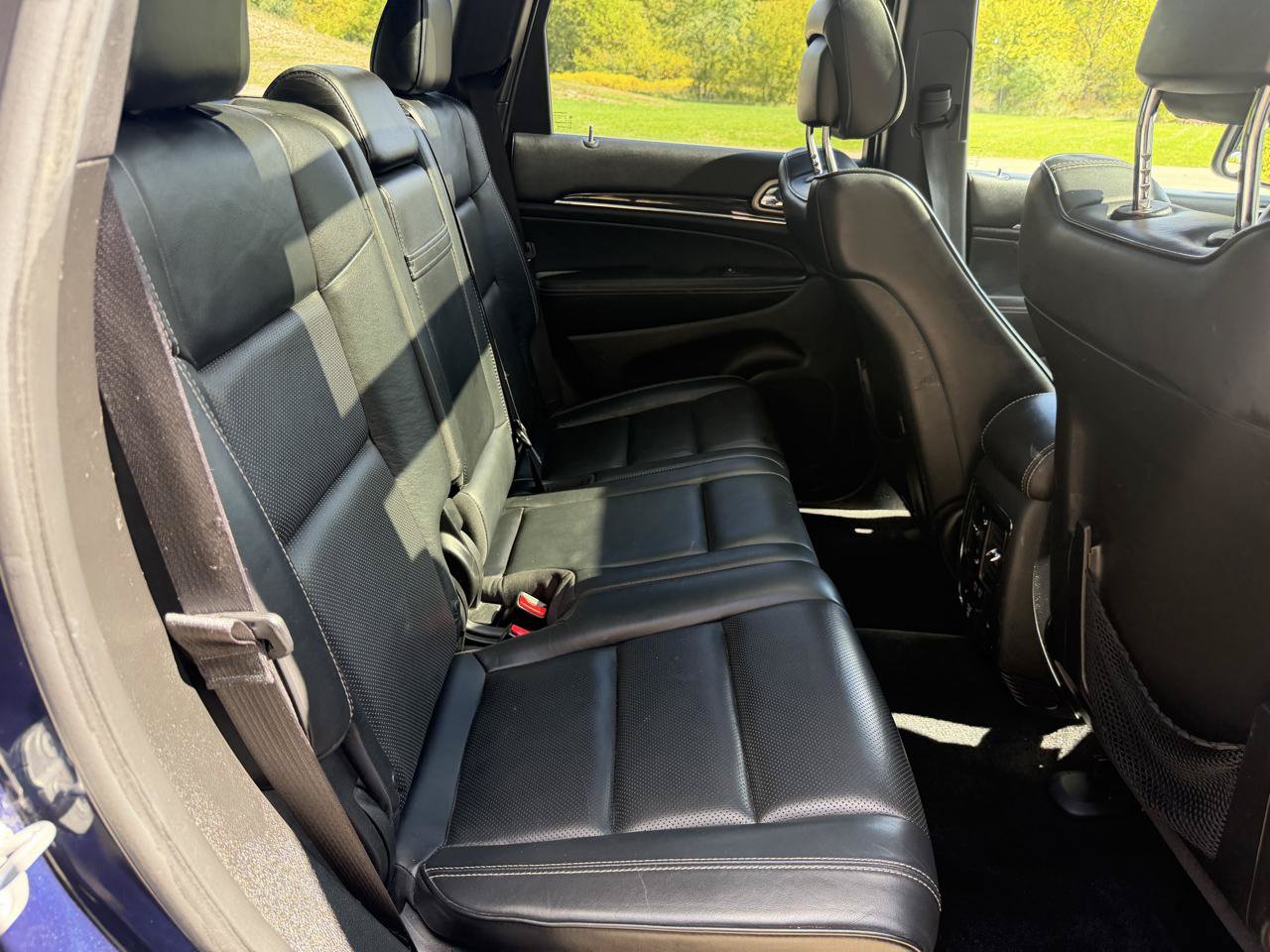 Used 2014 Jeep Grand Cherokee Overland w/ Advanced Technology Group AWD/4WD image 31