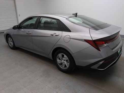 Used 2025 Hyundai Elantra SE FWD image 3