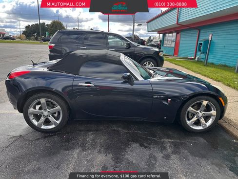 Used 2007 Pontiac Solstice Convertible 2D w/ Premium Package image 6