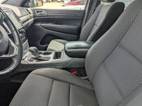 Used 2019 Jeep Grand Cherokee Laredo w/ 18" Wheel & 8.4" Radio Group RWD image 10