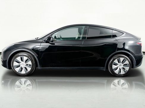 Used 2022 Tesla Model Y Long Range image 6