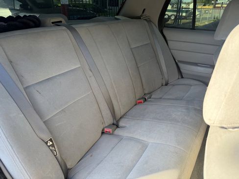 Used 2003 Ford Crown Victoria Police Interceptor image 34