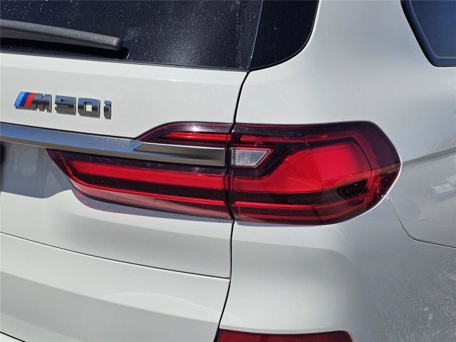 Used 2020 BMW X7 M50i w/ Dynamic Handling Package AWD/4WD image 9