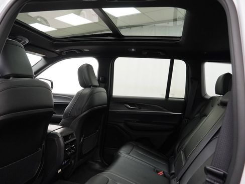 Certified 2025 Jeep Grand Cherokee Limited AWD/4WD image 21