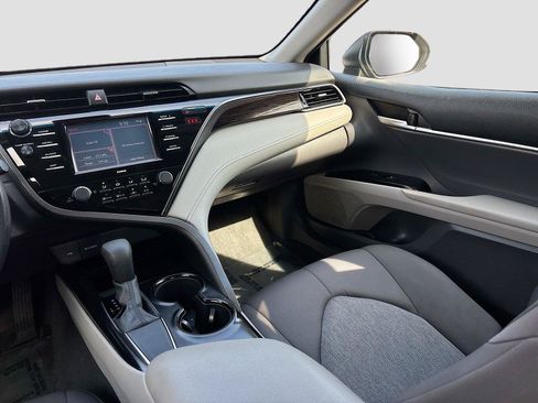 Used 2020 Toyota Camry LE FWD image 21