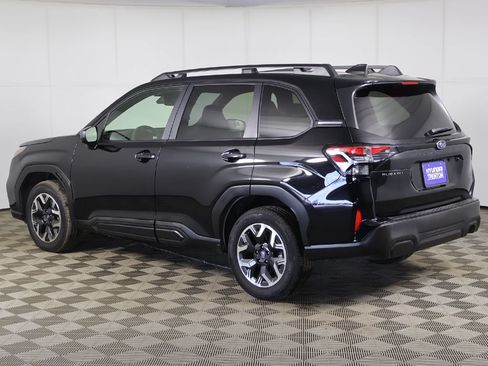 Used 2025 Subaru Forester Premium AWD/4WD image 8