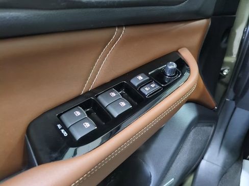 Used 2018 Subaru Outback 3.6R Touring image 16