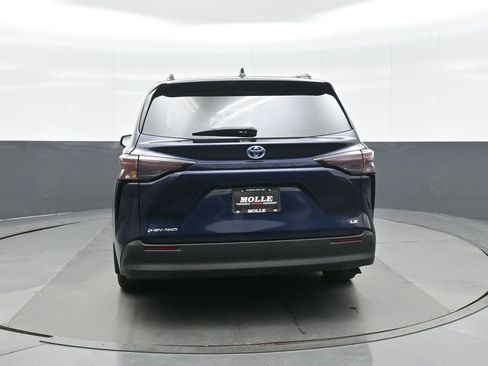 Used 2025 Toyota Sienna LE image 6